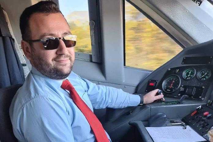 Σύγκρουση τρένων: Γραφειοκρατικά κωλύματα για την αποτέφρωση του 32χρονου μηχανοδηγού