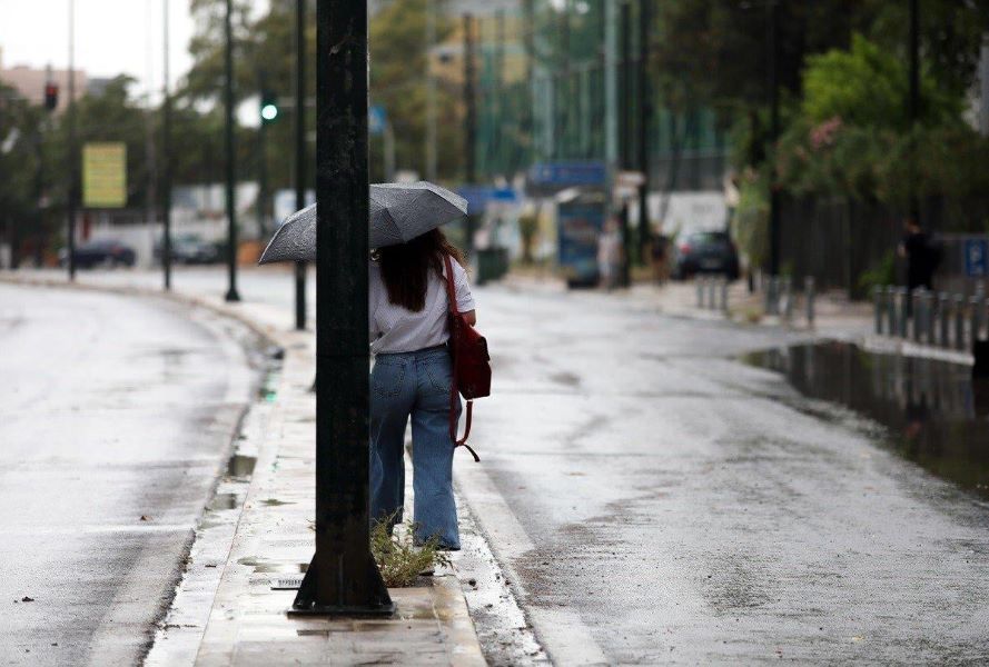 Καιρός: Τοπικές βροχές και σποραδικές καταιγίδες σήμερα