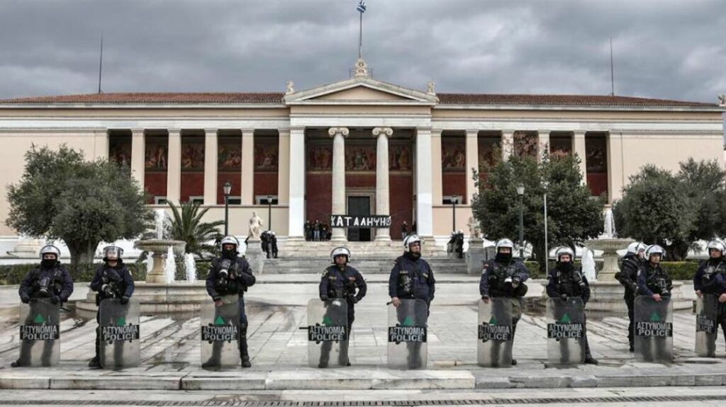Εκκενώθηκε η κατάληψη στην πρυτανεία του ΕΚΠΑ - Δείτε βίντεο