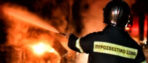 Φωτιά σε διαμέρισμα στη Νίκαια - Απεγκλώβισαν 58χρονη