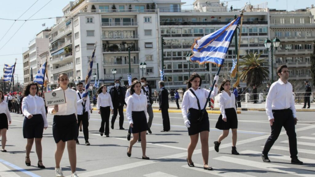 Μαθητική παρέλαση 25ης Μαρτίου: Με χαμόγελα και περηφάνια τα παιδιά το κέντρο της Αθήνας - Φωτογραφίες