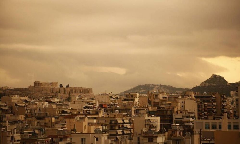 Καιρός: Βροχές και αυξημένες συγκεντρώσεις σκόνης και σήμερα