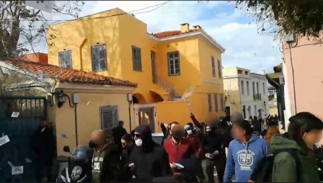Επίθεση του Ρουβίκωνα στο σπίτι του Κώστα Αχ. Καραμανλή