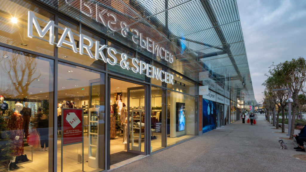 Marks & Spencer: Περικόπτει θέσεις εργασίας στα κεντρικά γραφεία