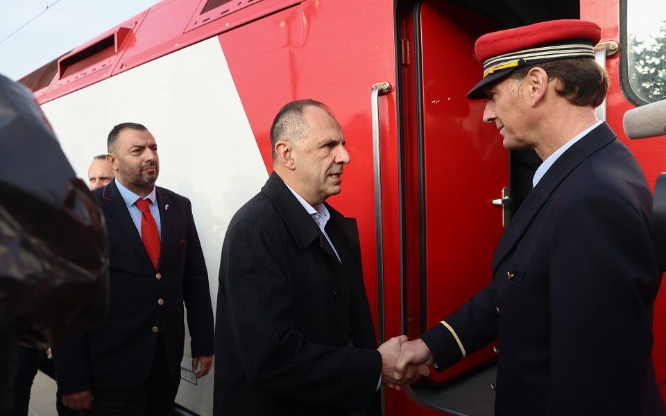 Τρένα: Ξεκίνησαν τα πρώτα δρομολόγια Αθήνα-Θεσσαλονίκη – Γεραπετρίτης: «Αναβαθμίσαμε το επίπεδο ασφαλείας»