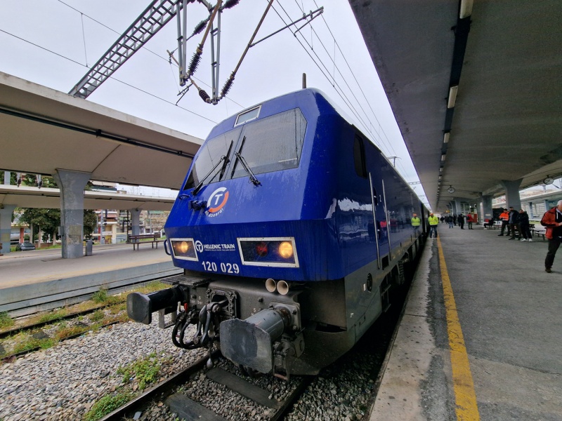 Τέμπη: Η στιγμή που το Intercity πέρασε σήμερα από το σημείο της τραγωδίας (video)