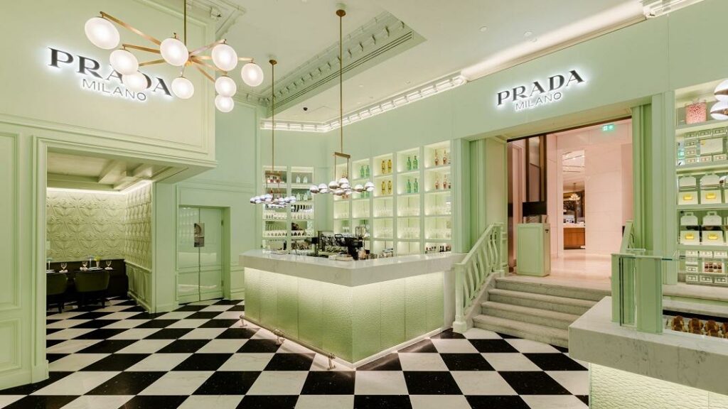 Prada Caffè: Άνοιξε στα Harrods και συνδυάζει τη γοητεία της μόδας με το εκλεπτυσμένο design