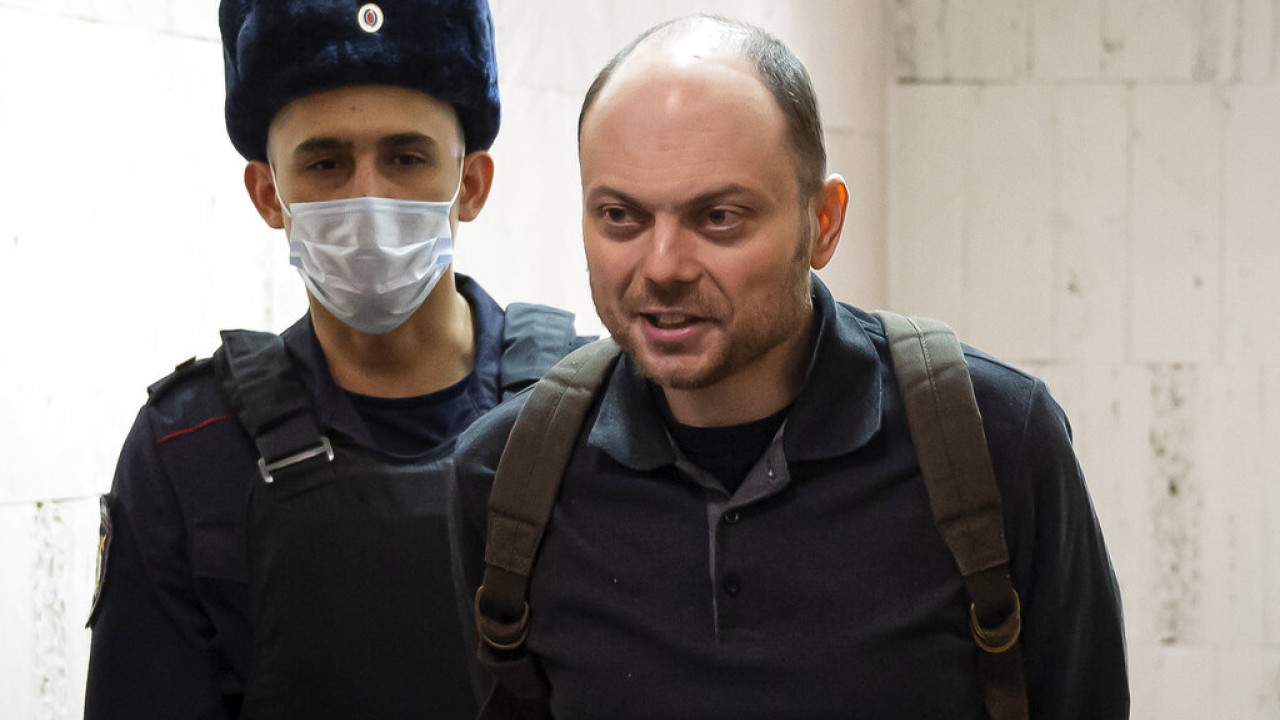 Ρωσία: Ποινή φυλάκισης 25 ετών για τον πολιτικό της αντιπολίτευσης Βλαντίμιρ Καρά-Μουρζά