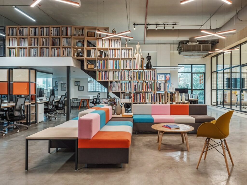 230407084040_office