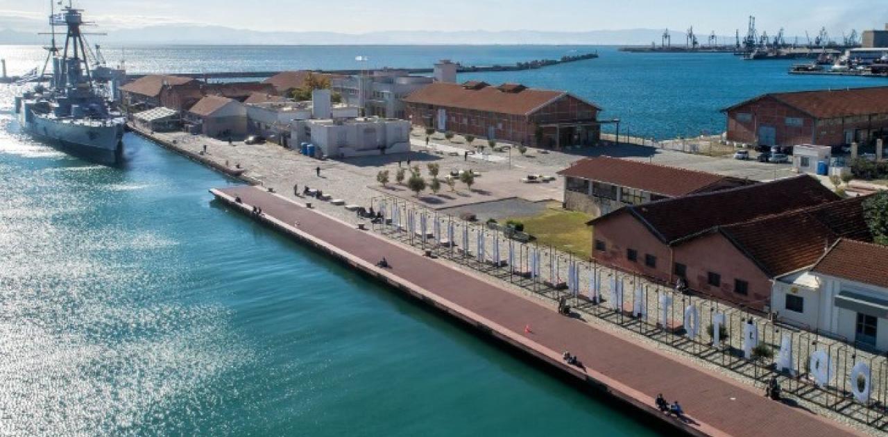 Λιμάνι Θεσσαλονίκης: Συναγερμός για θαλάσσια ρύπανση – Υπερχείλισε δεξαμενή πετρελαίου φορτηγού πλοίου