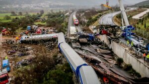 Τραγωδία στα Τέμπη: Στον εφέτη ανακριτή απολογούνται σήμερα τρία στελέχη του ΟΣΕ