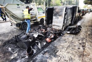 Ζωγράφου: Επεισόδια στην Πανεπιστημιούπολη - Φωτιές σε κάδους και ζημιές σε αυτοκίνητα