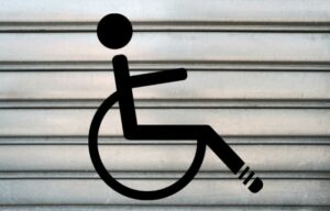«Προσωπικός Βοηθός για Άτομα με Αναπηρία» και αύξηση επιδομάτων κατά 8% από την 1η Μαΐου