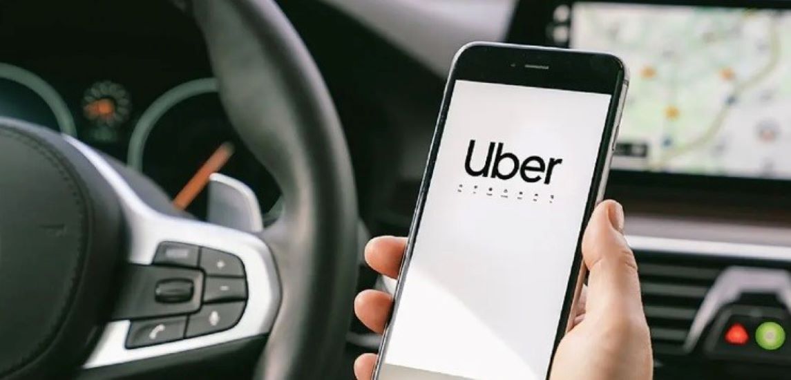 Uber: Το κέντρο της Αθήνας επιλέγουν οι χρήστες της για τις νυχτερινές τους εξόδους