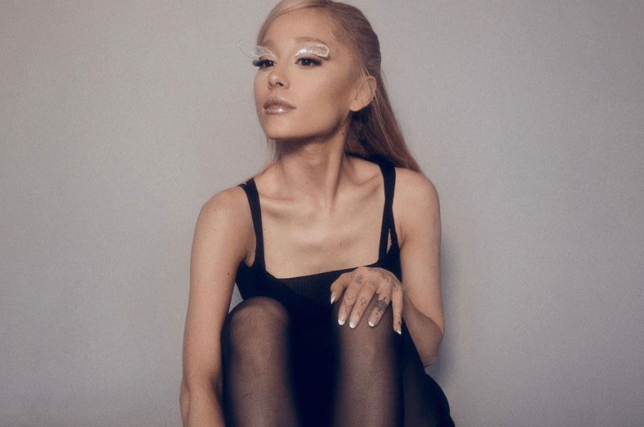 230412133332_ariana-grande