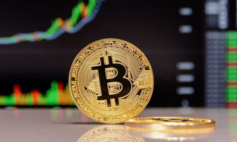 Το bitcoin πάνω από 30.000 δολ. για πρώτη φορά από τον Απρίλιο