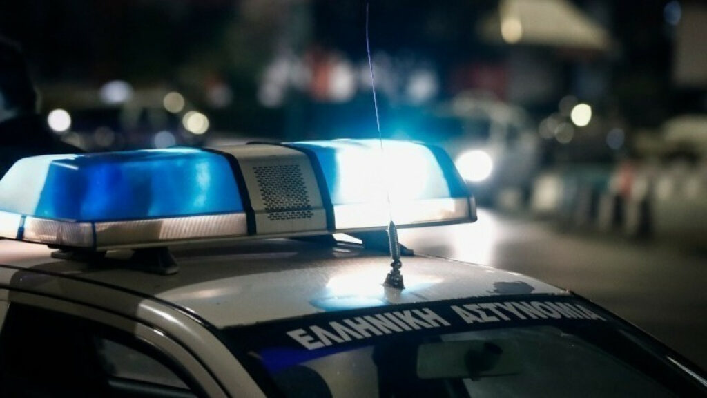 Άνω Λιόσια: Ένοπλος πυροβόλησε ΙΧ και εμβόλισε περιπολικό