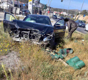 Λεωφόρο Βάρης Κορωπίου: Όχημα παραβίασε το κόκκινο - Νεκρή μία γυναίκα