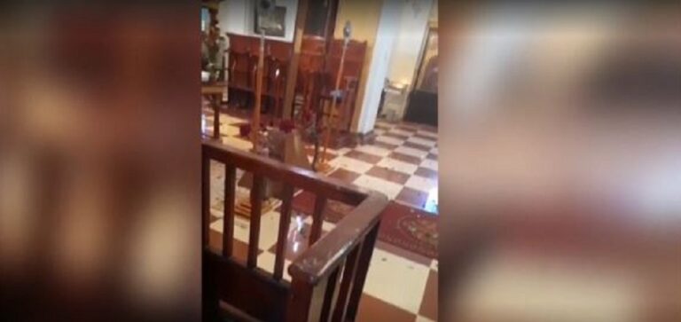 Σουδάν: Τρία μικρά παιδιά εγκλωβισμένα στην ελληνορθόδοξη εκκλησία - Βίντεο ντοκουμέντο