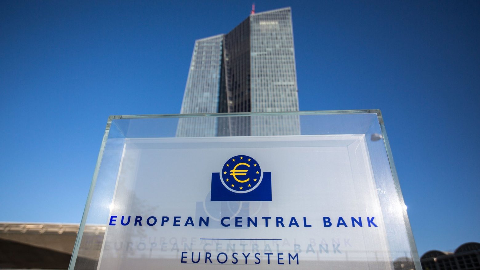 ΕΚΤ: Ισχυρά τα επιτοκιακά περιθώρια των ελληνικών τραπεζών