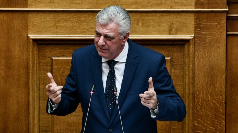 Μυλωνάκης: Ο Βελόπουλος με αποκάλεσε τρανς, θέλει να κατεβάσει χρυσαυγίτες