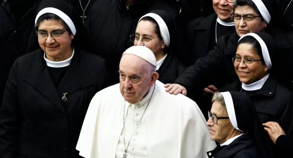 230427224202_pope