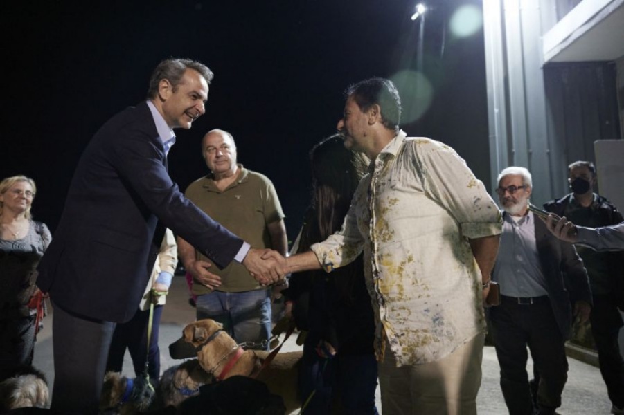 Ο Μητσοτάκης υποδέχθηκε Έλληνες και ξένους διασωθέντες από το Σουδάν