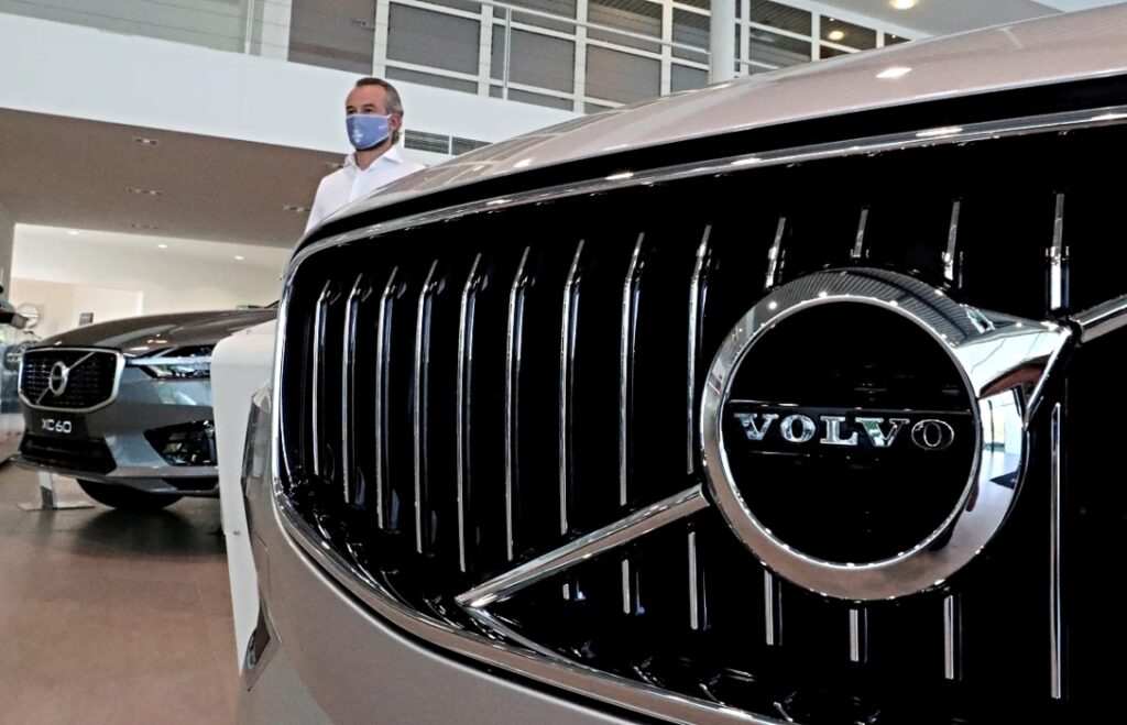VOLVO.