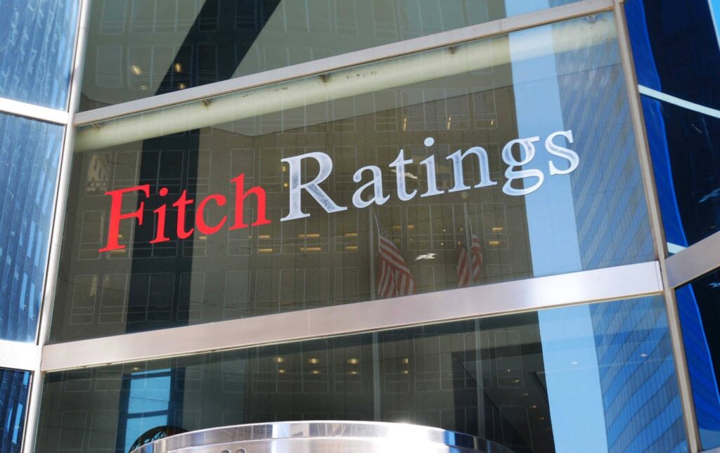 Ο Fitch υποβαθμίζει το αξιόχρεο της Γαλλίας