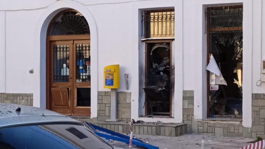 Αρκαδία: Ανατίναξαν ΑΤΜ και άρπαξαν χρήματα στη Βυτίνα