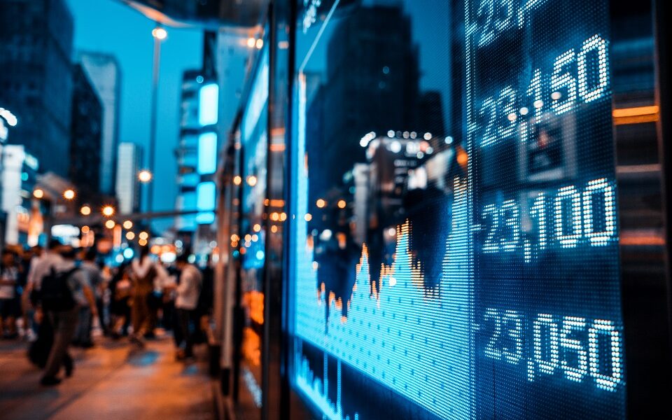 Αμηχανία στις ευρωπαϊκές αγορές μετά τις εκλογές στη Γερμανία - Ανοδικά το ευρώ