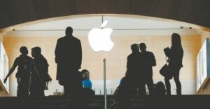 Apple: Αντιμέτωπη με αγωγή ύψους 2 δισ. δολαρίων για ελαττωματικές μπαταρίες σε iPhones