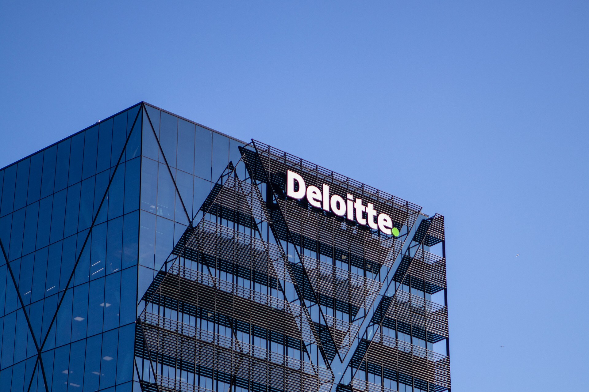 Τα ζητήματα που απασχολούν τις γυναίκες σύμφωνα με την Deloitte