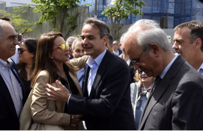 Στα κεντρικά γραφεία της ΝΔ ο Κυριάκος Μητσοτάκης - «Κάντε υπομονή»