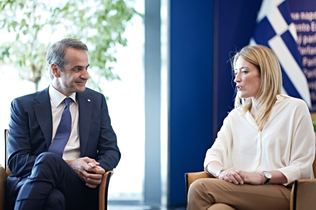 Ρομπέρτα Μέτσολα, Κυριάκος Μητσοτάκης.