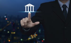 Οι τιτλοποιήσεις «ξεκλείδωσαν» τις προοπτικές των τραπεζών και τις αποεπενδύσεις