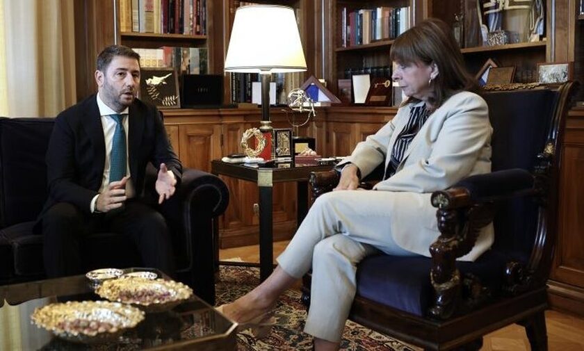 Στο Προεδρικό Μέγαρο βρέθηκε ακριβώς στις 18:30 ο πρόεδρος του ΠΑΣΟΚ/ΚΙΝΑΛ, Νίκος Ανδρουλάκης
