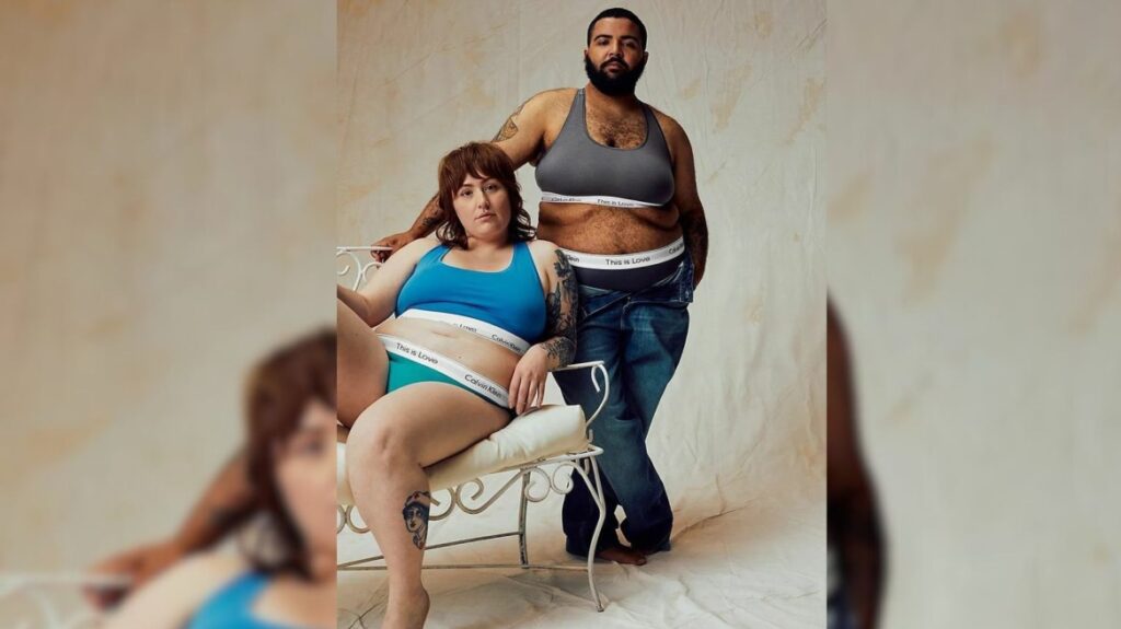 Calvin Klein: Αντιδράσεις για τη διαφήμιση με τρανς άνδρα και plus size μοντέλο να ποζάρουν με αθλητικό σουτιέν