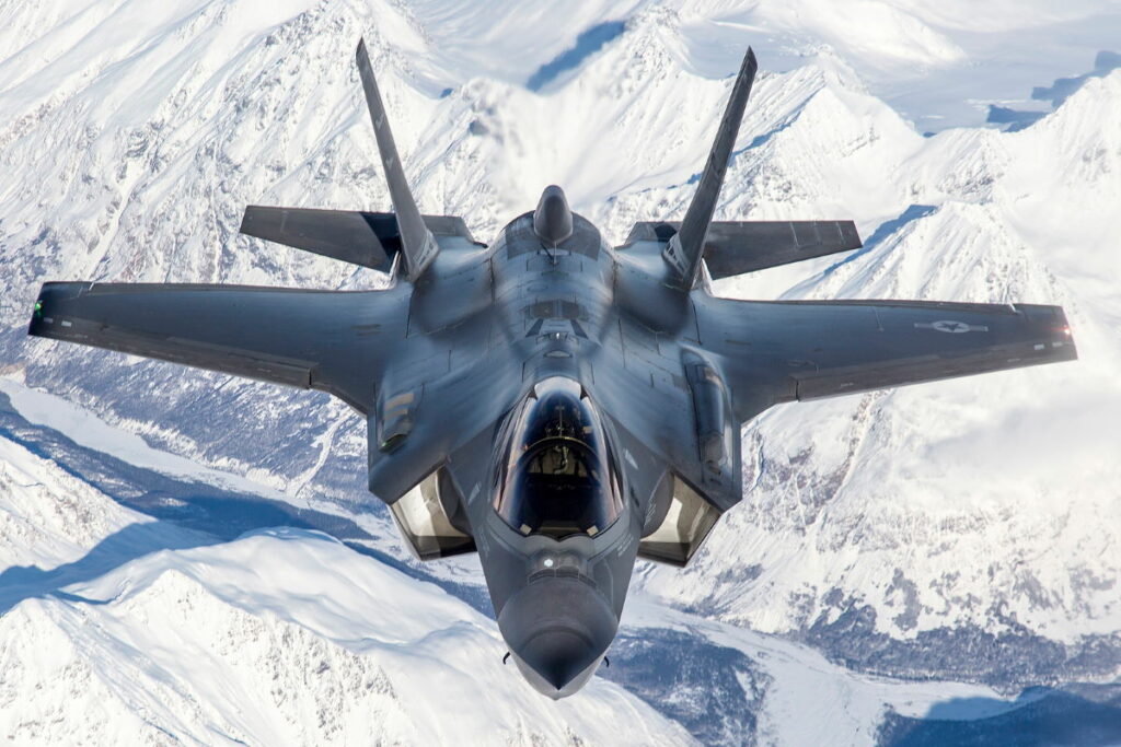 Lockheed Martin: «Απογειώνει» τον στόχο πωλήσεων για το 2024 στα $70 δισ. λόγω F-35