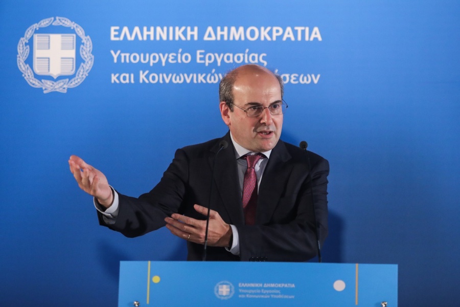Χατζηδάκης στο TikTok: Από σήμερα σταματάνε οι... καταστροφές, φεύγω από το υπουργείο