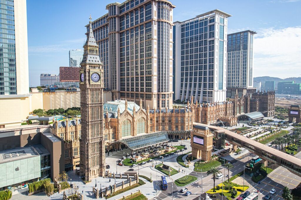 Μακάο: Άνοιξε θέρετρο 2 δισ. δολαρίων με ένα τεράστιο αντίγραφο του Big Ben
