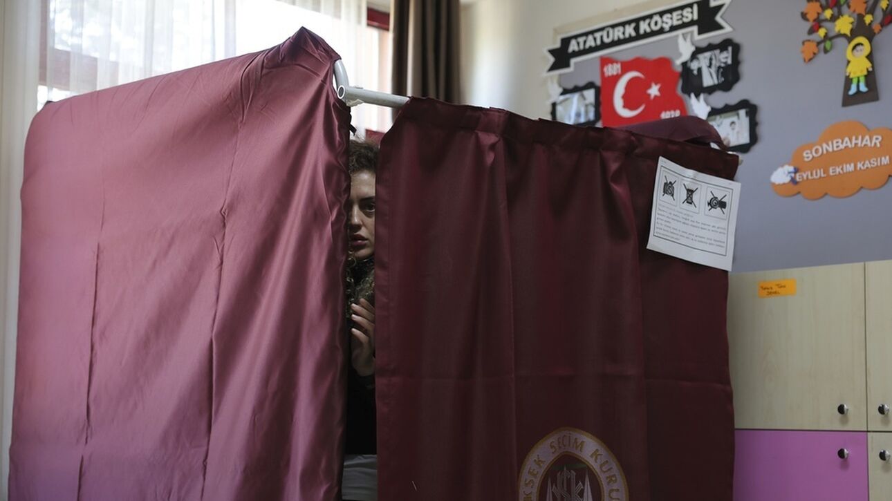 Τα παράλογα των τουρκικών εκλογών - Ψήφισε με την κατσίκα της στο παραβάν