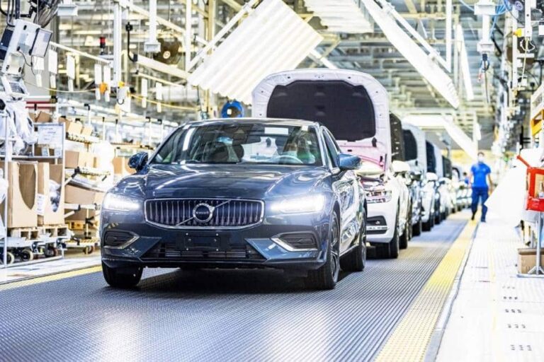 Volvo: Κρίση στην αυτοκινητοβιομηχανία, αναστέλλονται οι παραγωγές