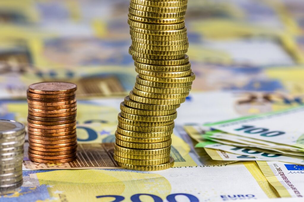 Οι επιχειρήσεις προτιμούν να αποπληρώνουν τα δάνεια τους παρά να πληρώνουν τραπεζικούς τόκους