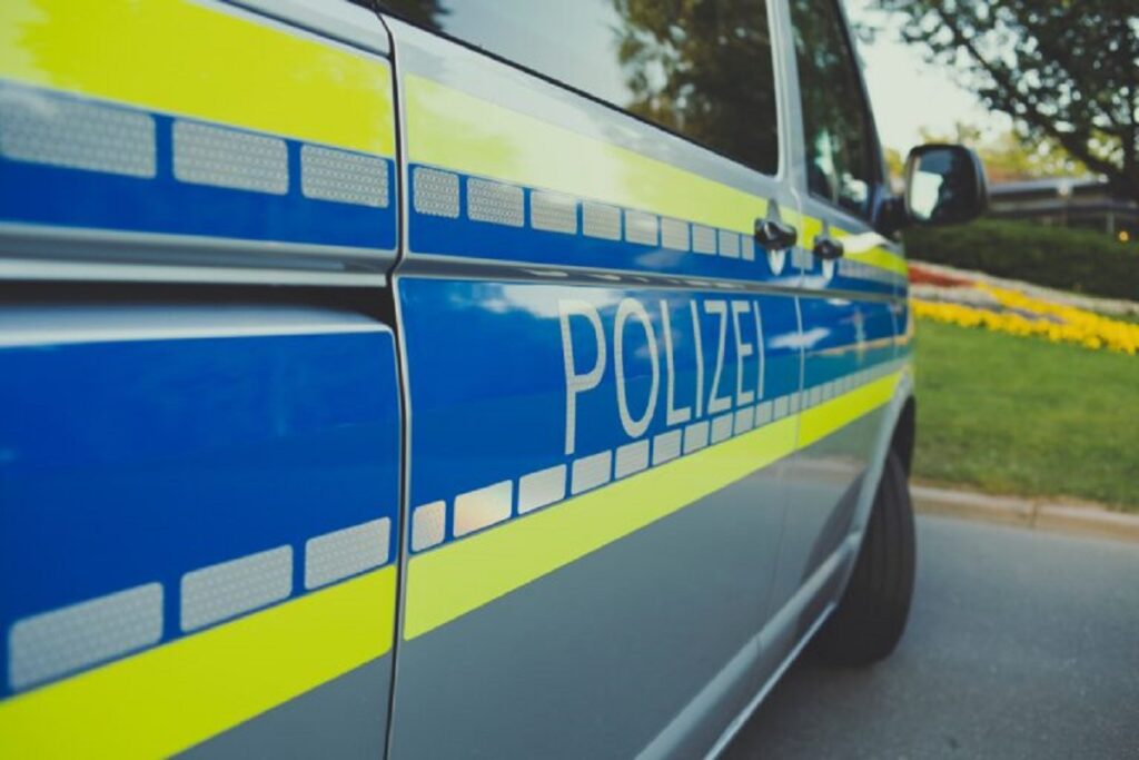 230521145639_pexels-markus-spiske-3671134-768×512-1-1024×683