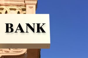 «Κάτι ψήνεται» με τις τράπεζες: Η μάχη για τον πέμπτο πόλο και οι κινήσεις για την πρωτοκαθεδρία - Το σχέδιο Μεγάλου, οι ίδιες μετοχές της Τρ. Πειραιώς και το «κόλπο» με ιδιώτη επενδυτή, προλαβαίνοντας το ΤΧΣ - Η επιθετική πολιτική Εξάρχου- Μπάκου - Καυμενάκη, το στόρυ της δελεαστικής Attica bank, ο Ολλανδός που κατέχει το 6,6% της Alpha bank, ο παράγων Optima και η Εθνική!