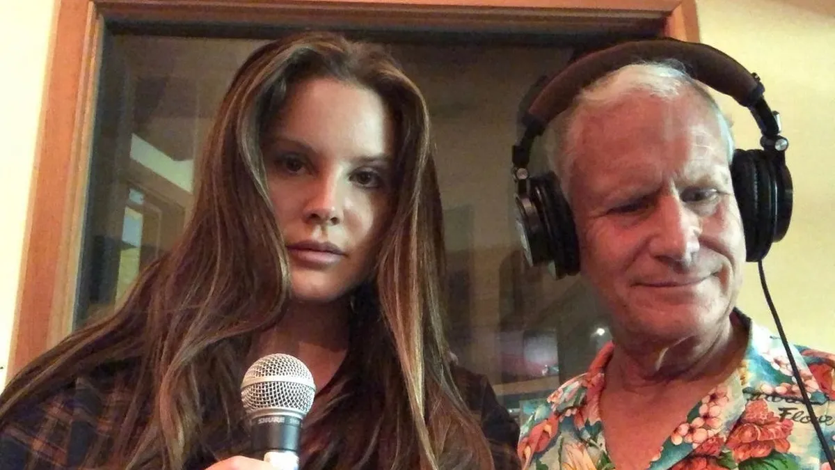 Η Λάνα Ντελ Ρέι και ο πατέρας της κυκλοφόρησαν νέο τραγούδι