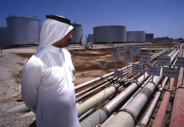 Η Σαουδική Αραβία μειώνει πάλι την παραγωγή πετρελαίου κατά 1 εκατ. βαρέλια