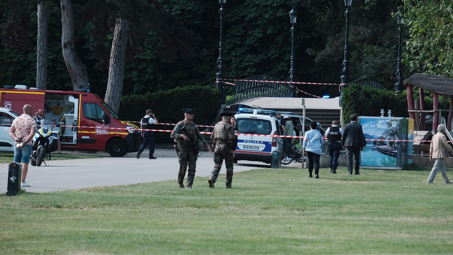 Επίθεση με μαχαίρι σε τρίχρονα παιδιά σε πάρκο στη Γαλλία – Σε κρίσιμη κατάσταση τα τρία