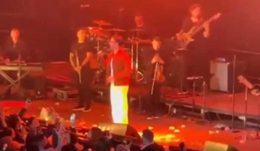 Κωνσταντίνος Αργυρός: Ομογενείς στη Μελβούρνη τραγουδούν τις επιτυχίες του